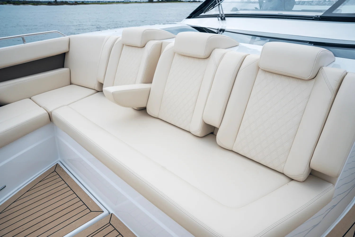 2026 Cruisers Yachts 50GLS OB Image Thumbnail #58