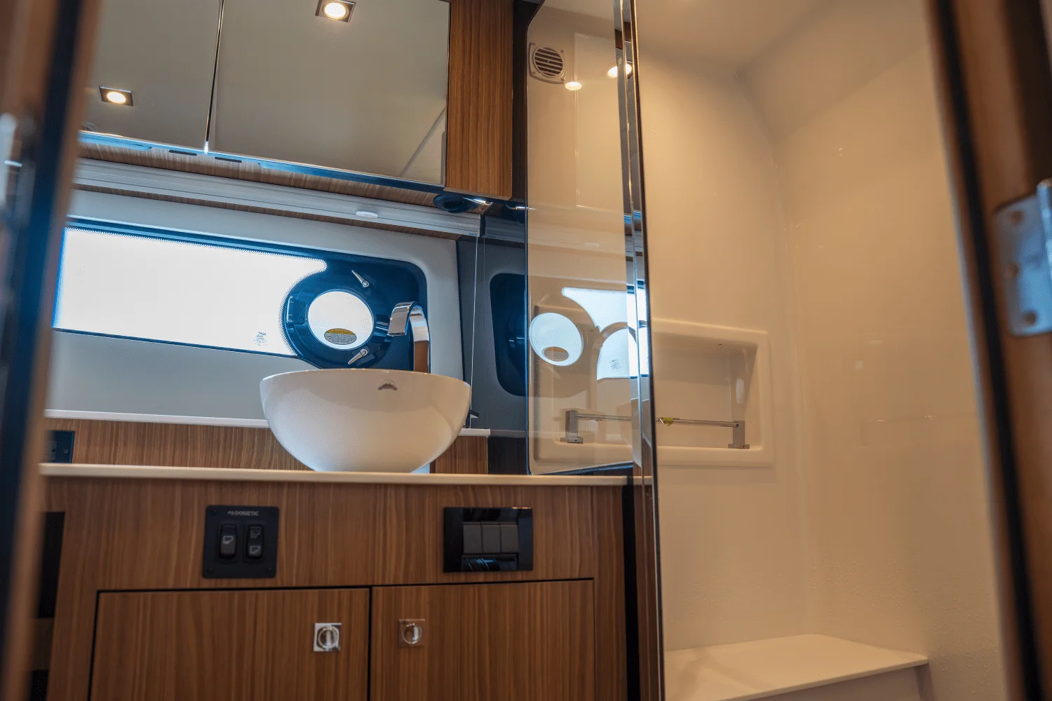 2026 Cruisers Yachts 50 GLS Outboard Image Thumbnail #46