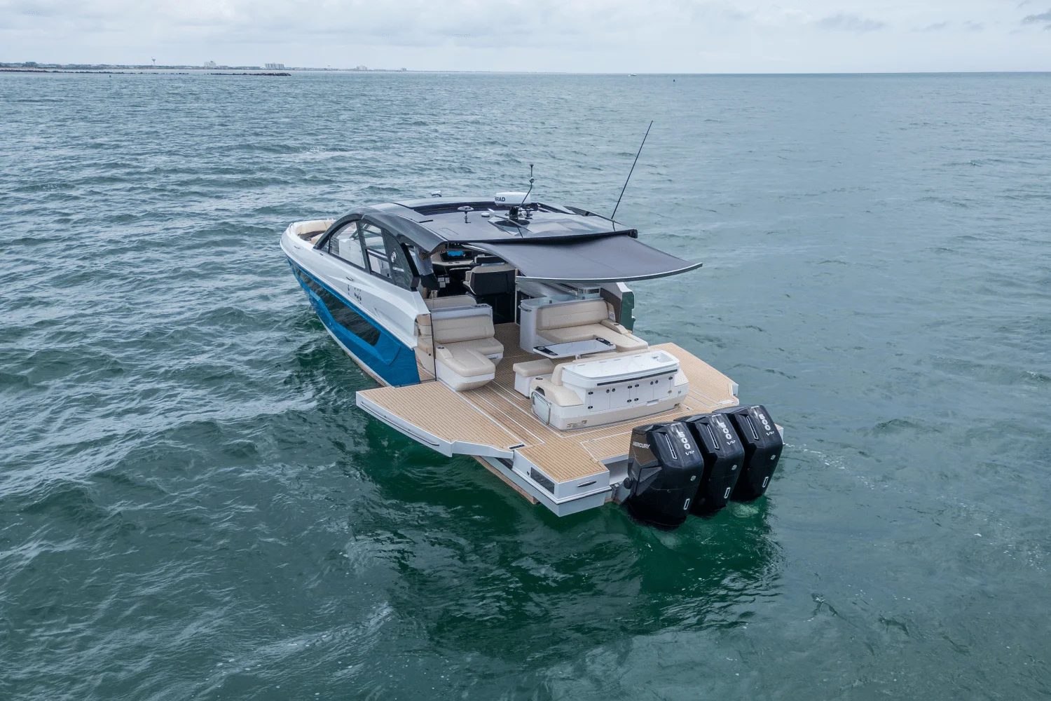 2026 Cruisers Yachts 50GLS OB Image Thumbnail #7