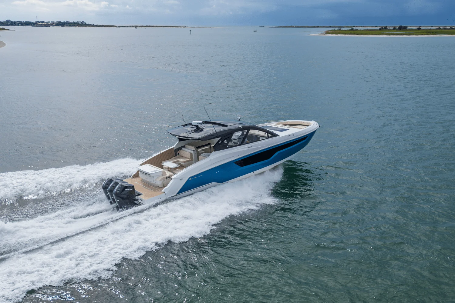 2026 Cruisers Yachts 50GLS OB Image Thumbnail #2