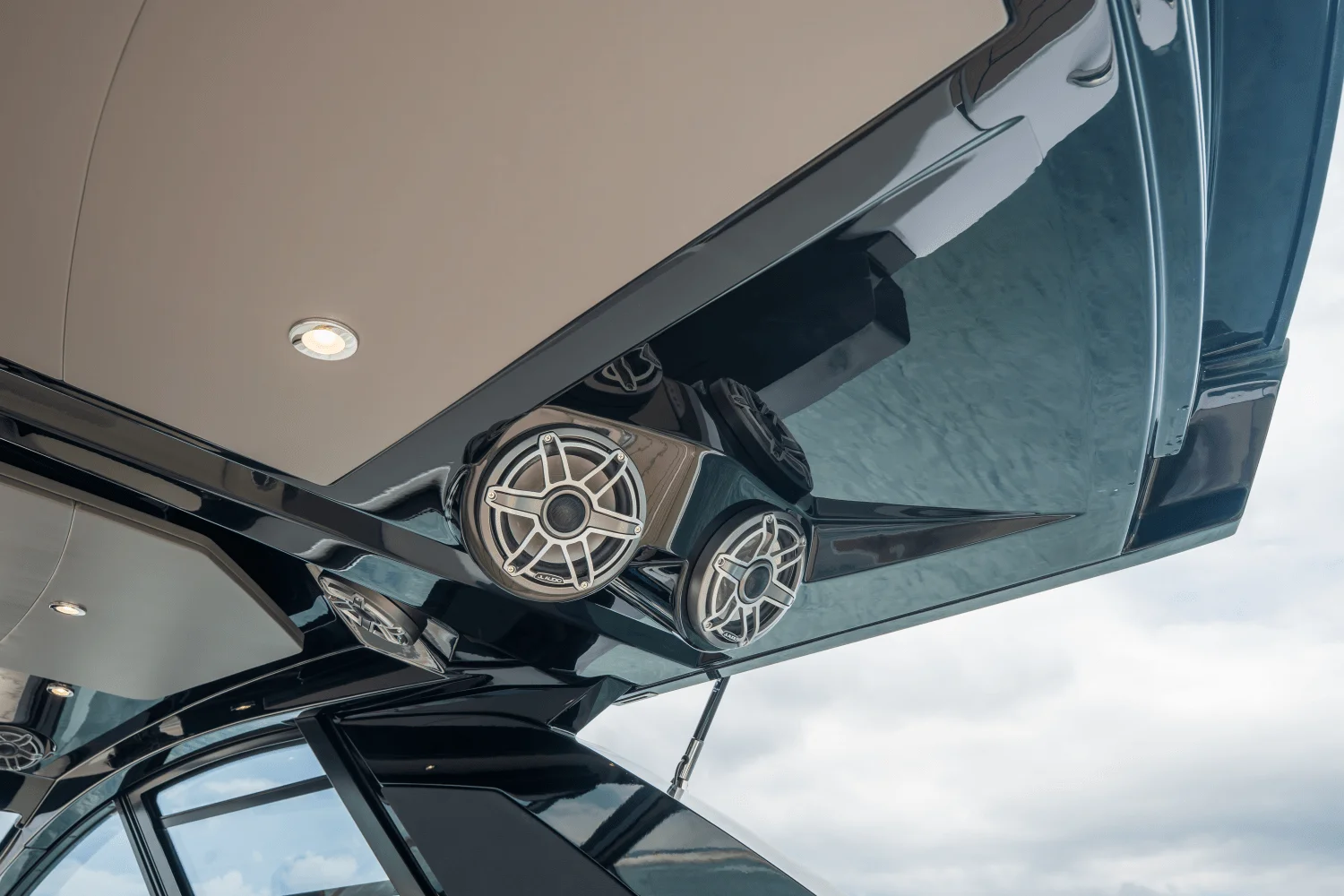 2026 Cruisers Yachts 50 GLS Outboard Image Thumbnail #51