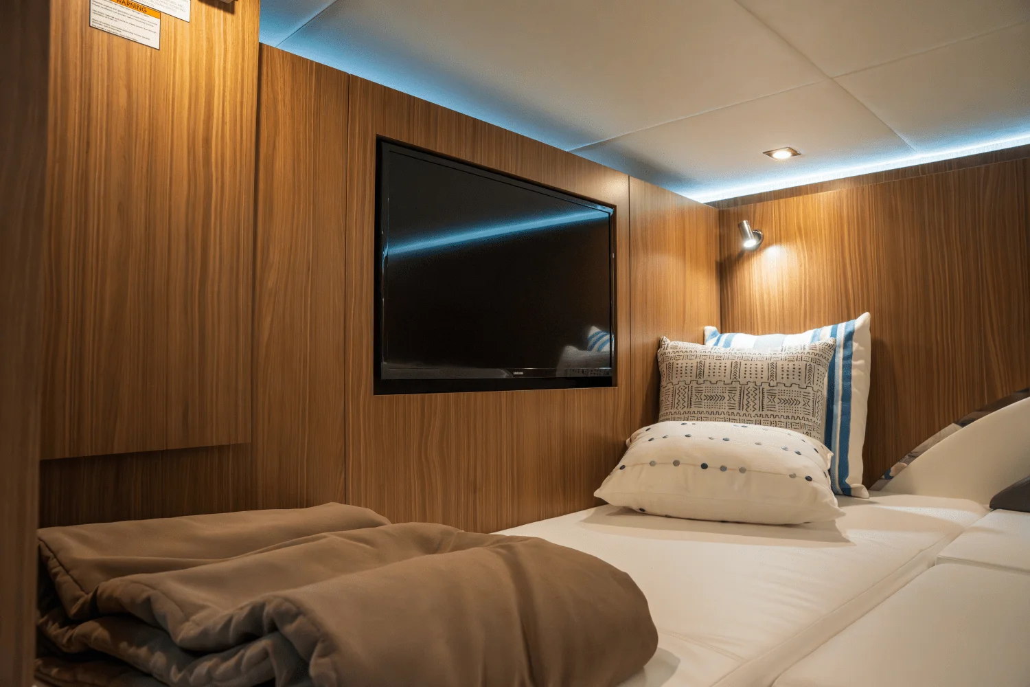 2026 Cruisers Yachts 50GLS OB Image Thumbnail #44