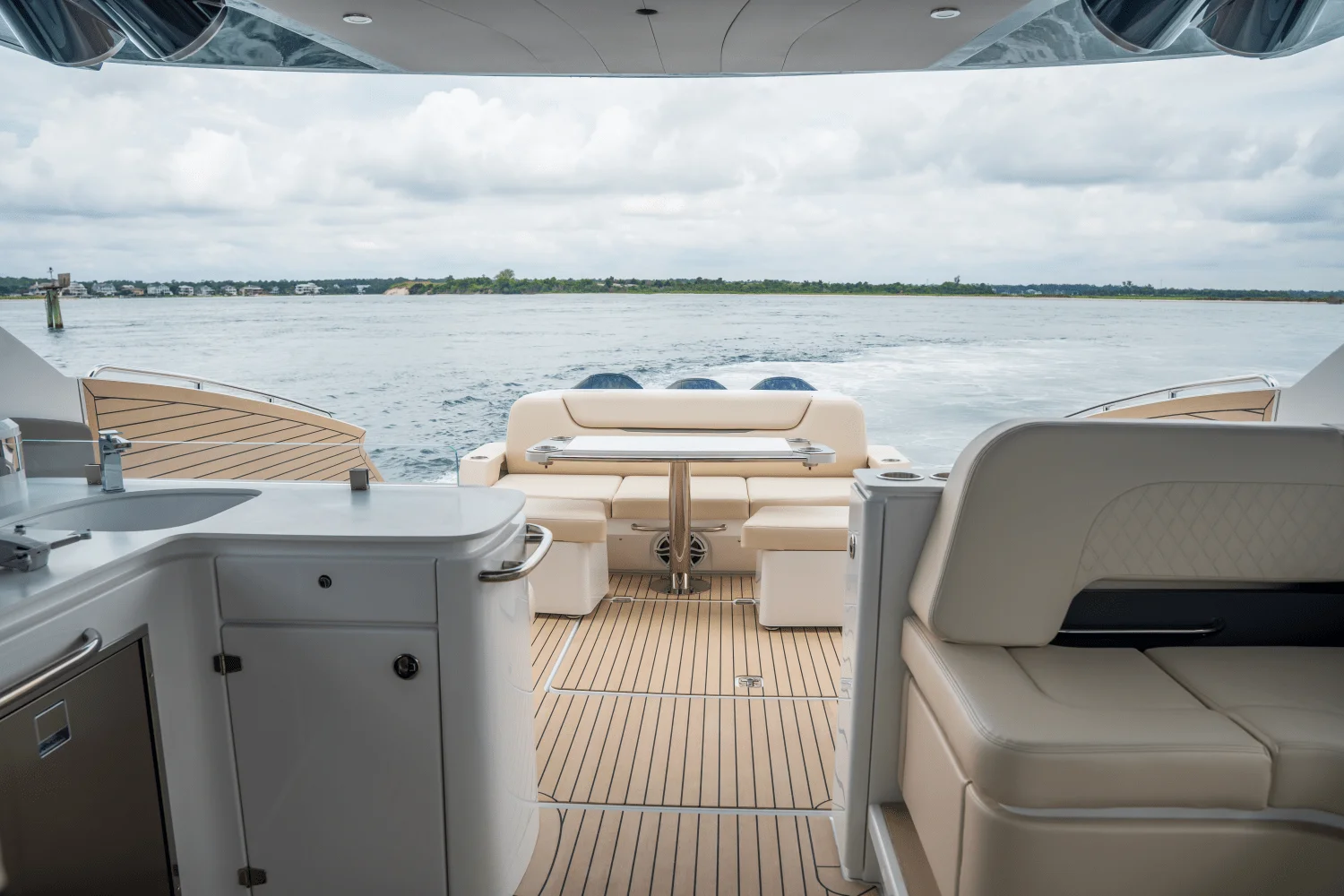 2026 Cruisers Yachts 50GLS OB Image Thumbnail #17