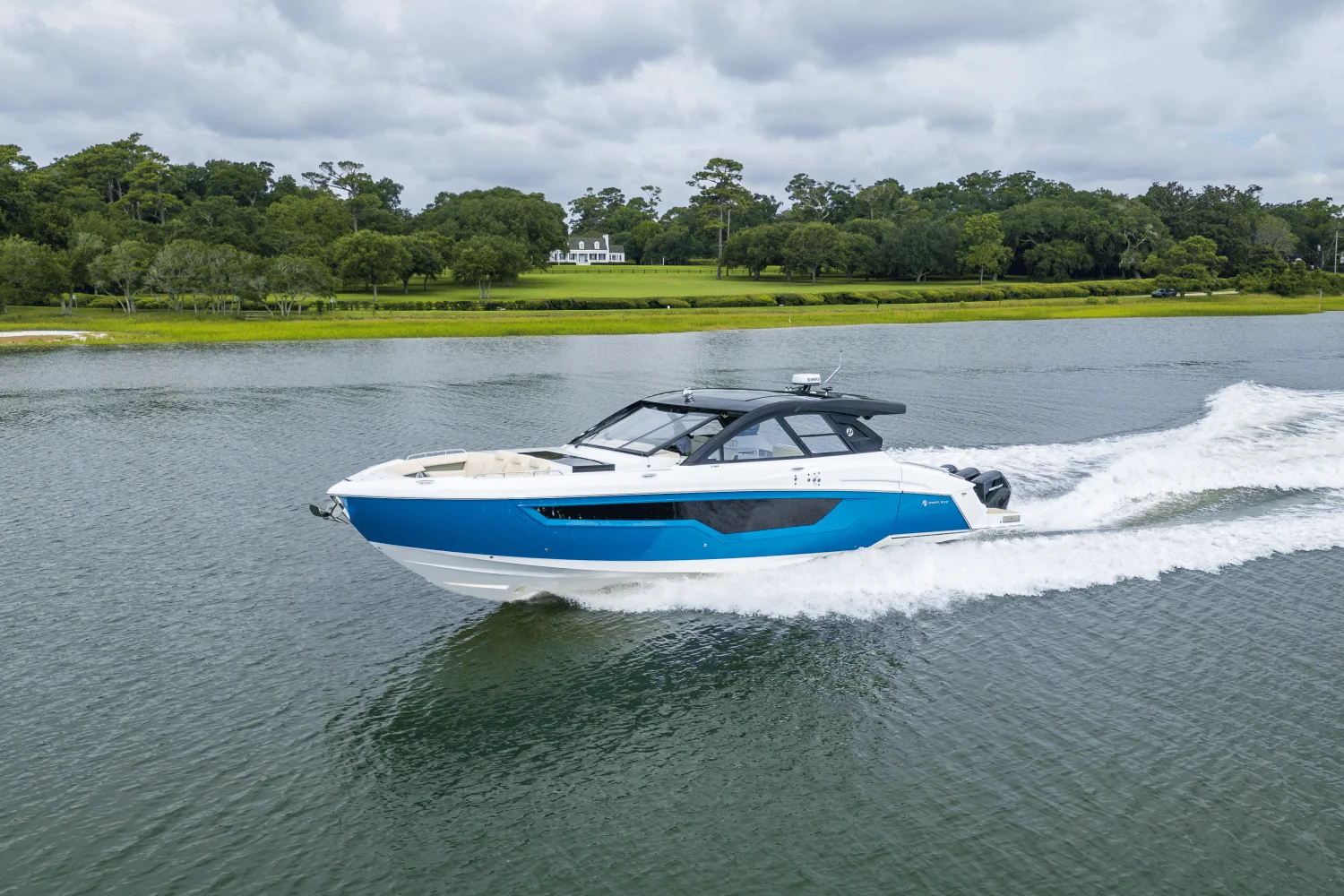 2026 Cruisers Yachts 50 GLS Outboard Image Thumbnail #4