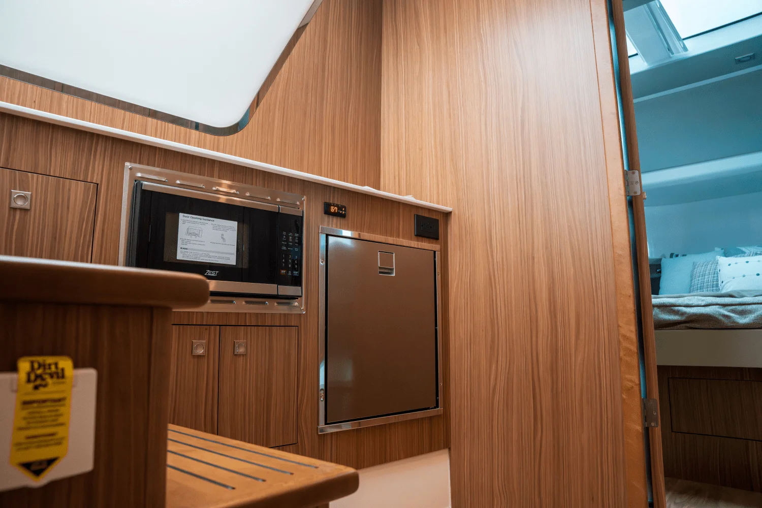 2026 Cruisers Yachts 50 GLS Outboard Image Thumbnail #34