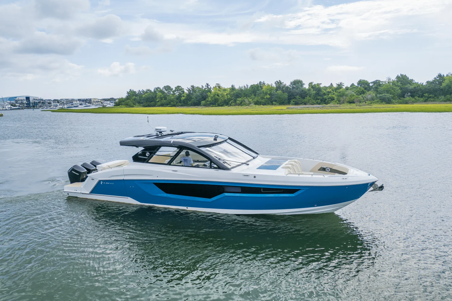 2026 Cruisers Yachts 50GLS OB Image Thumbnail #5