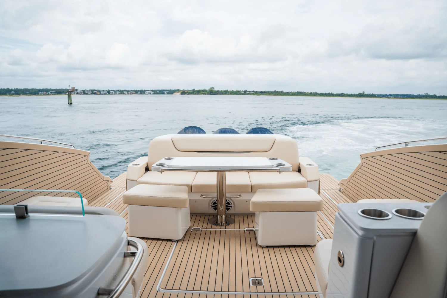 2026 Cruisers Yachts 50GLS OB Image Thumbnail #16