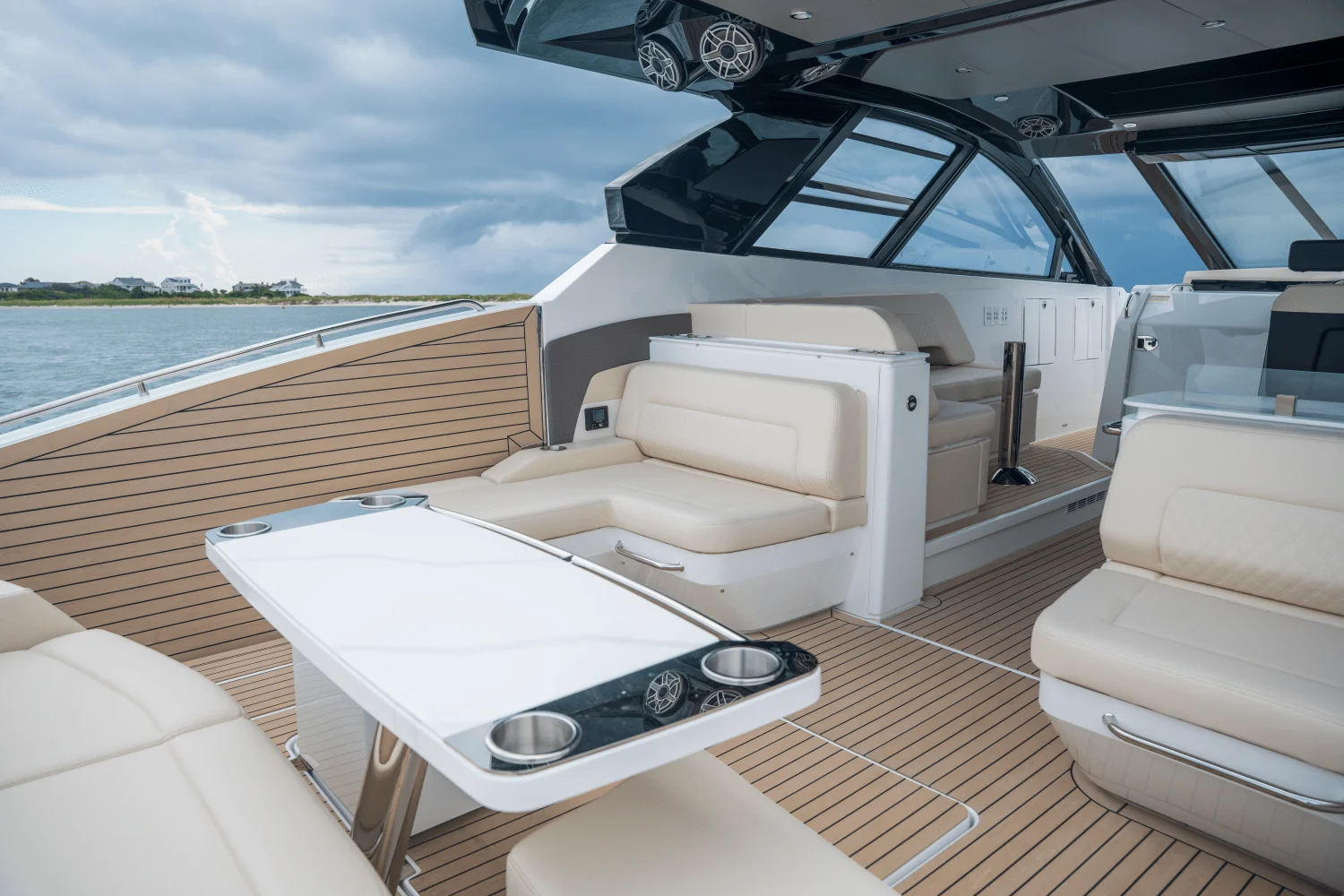 2026 Cruisers Yachts 50 GLS Outboard Image Thumbnail #25