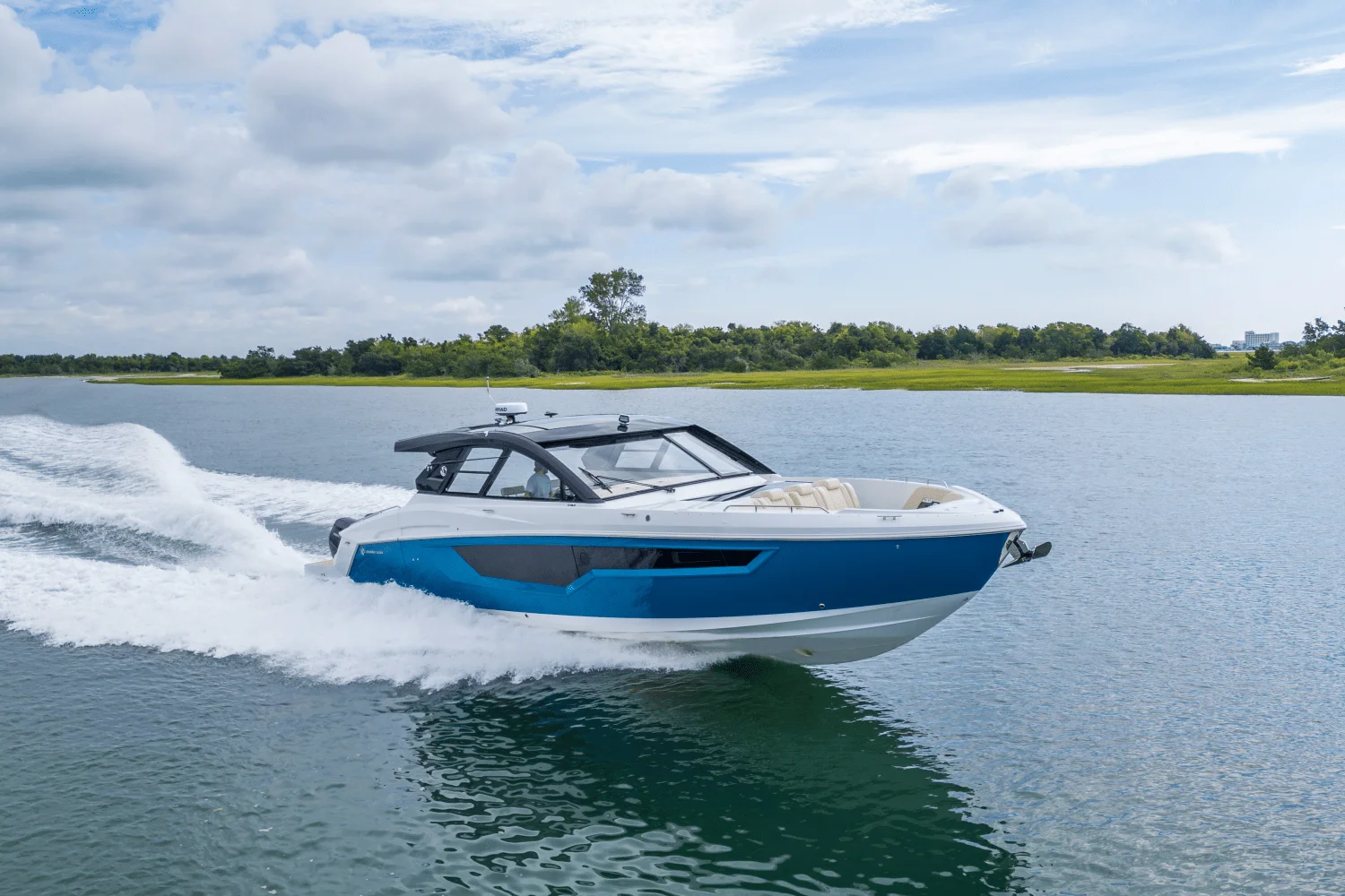 2026 Cruisers Yachts 50GLS OB Image Thumbnail #1