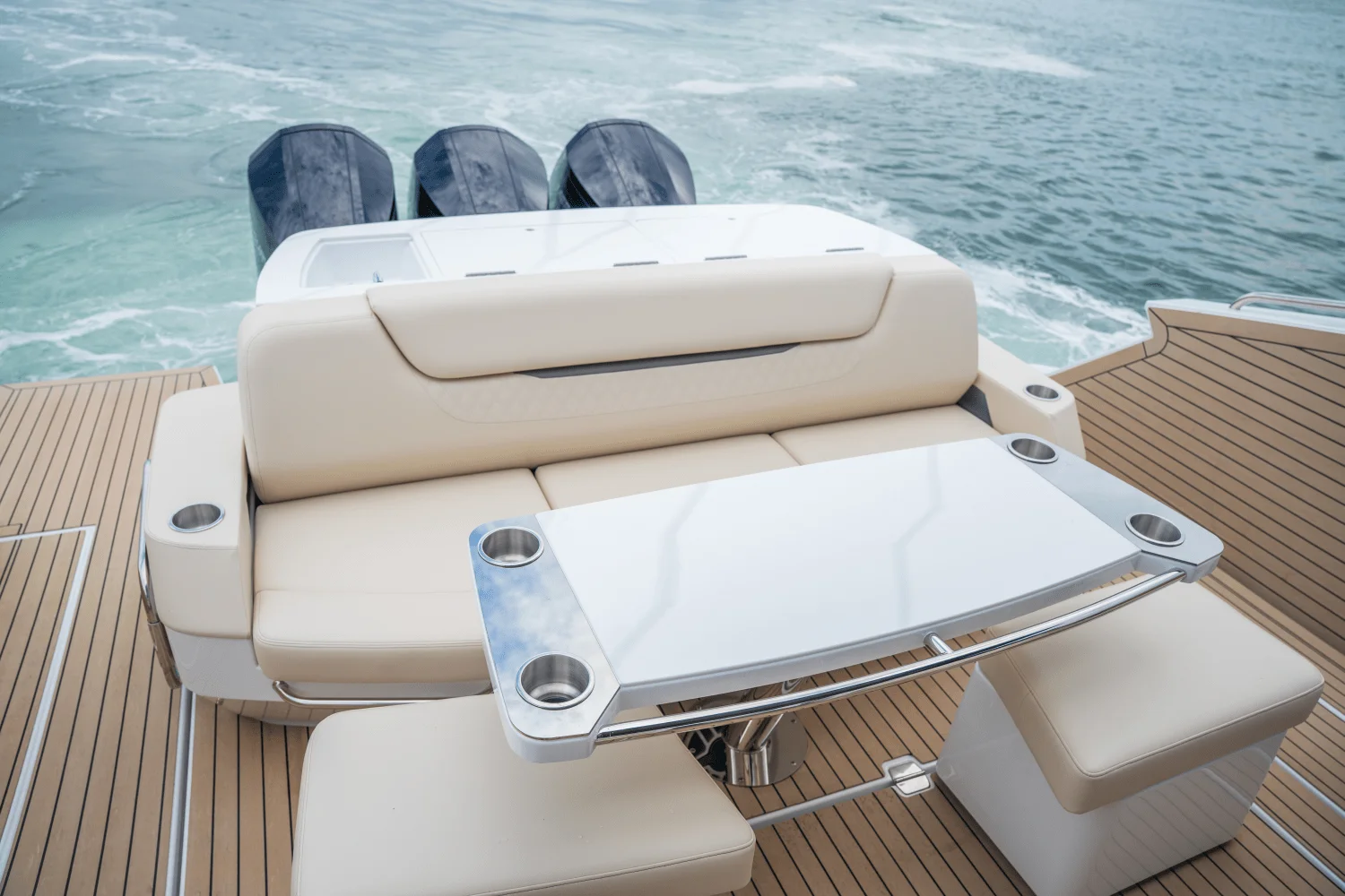 2026 Cruisers Yachts 50 GLS Outboard Image Thumbnail #15