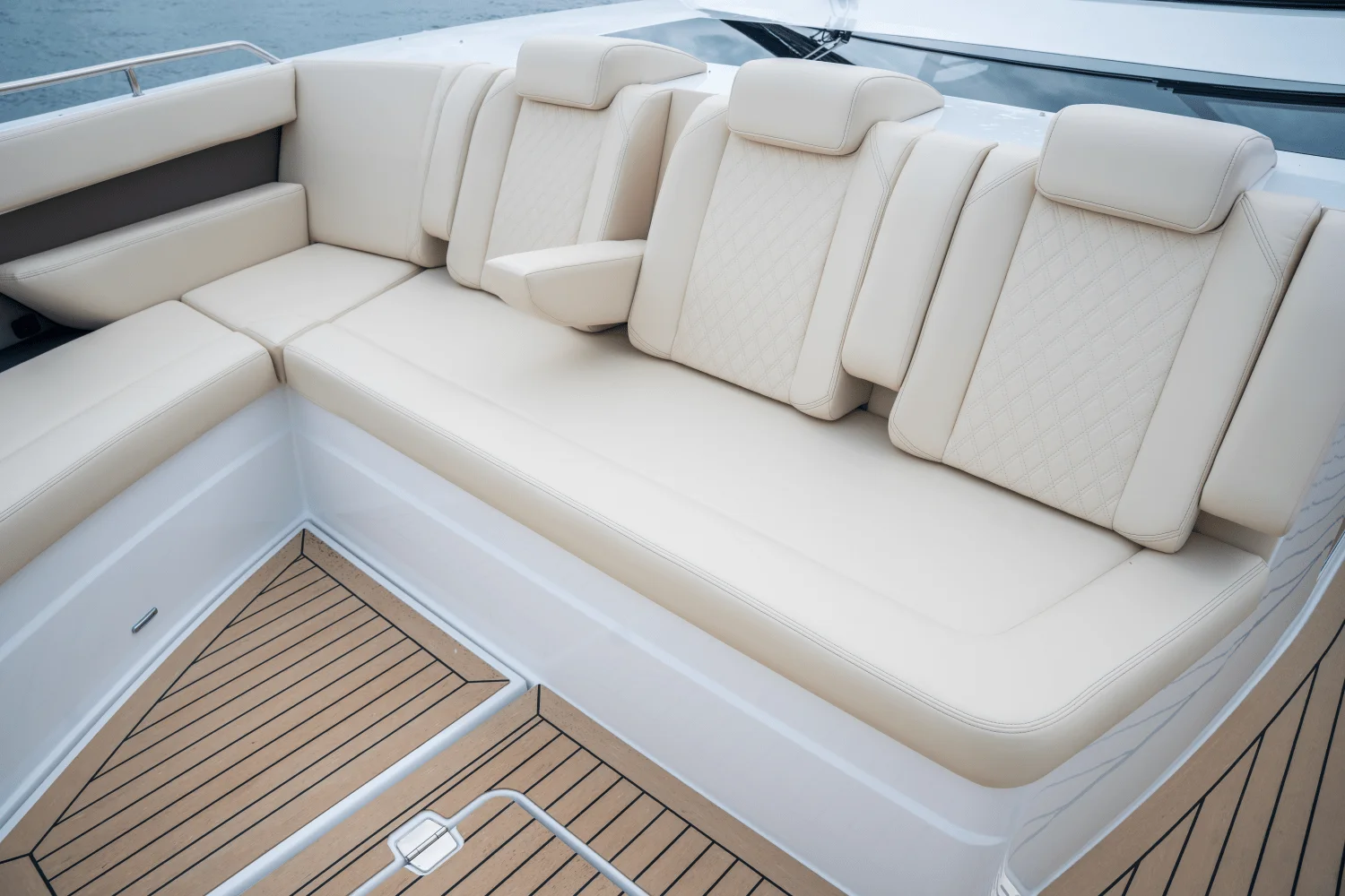 2026 Cruisers Yachts 50GLS OB Image Thumbnail #59