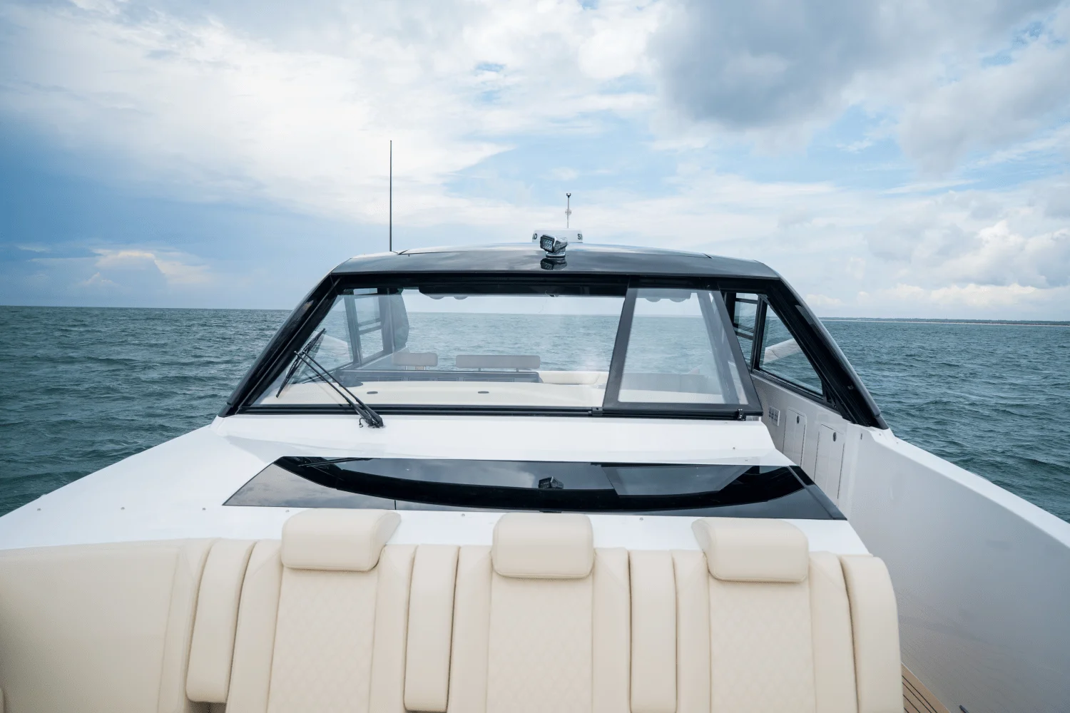 2026 Cruisers Yachts 50 GLS Outboard Image Thumbnail #61