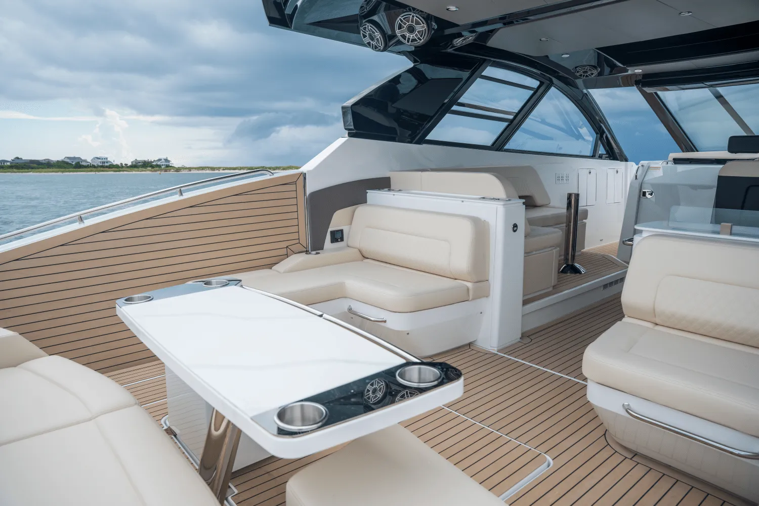 2026 Cruisers Yachts 50GLS OB Image Thumbnail #25