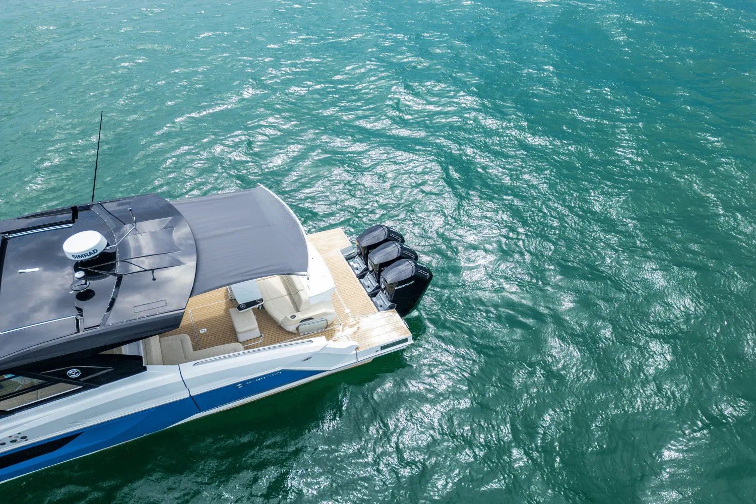 2026 Cruisers Yachts 50GLS OB Image Thumbnail #11
