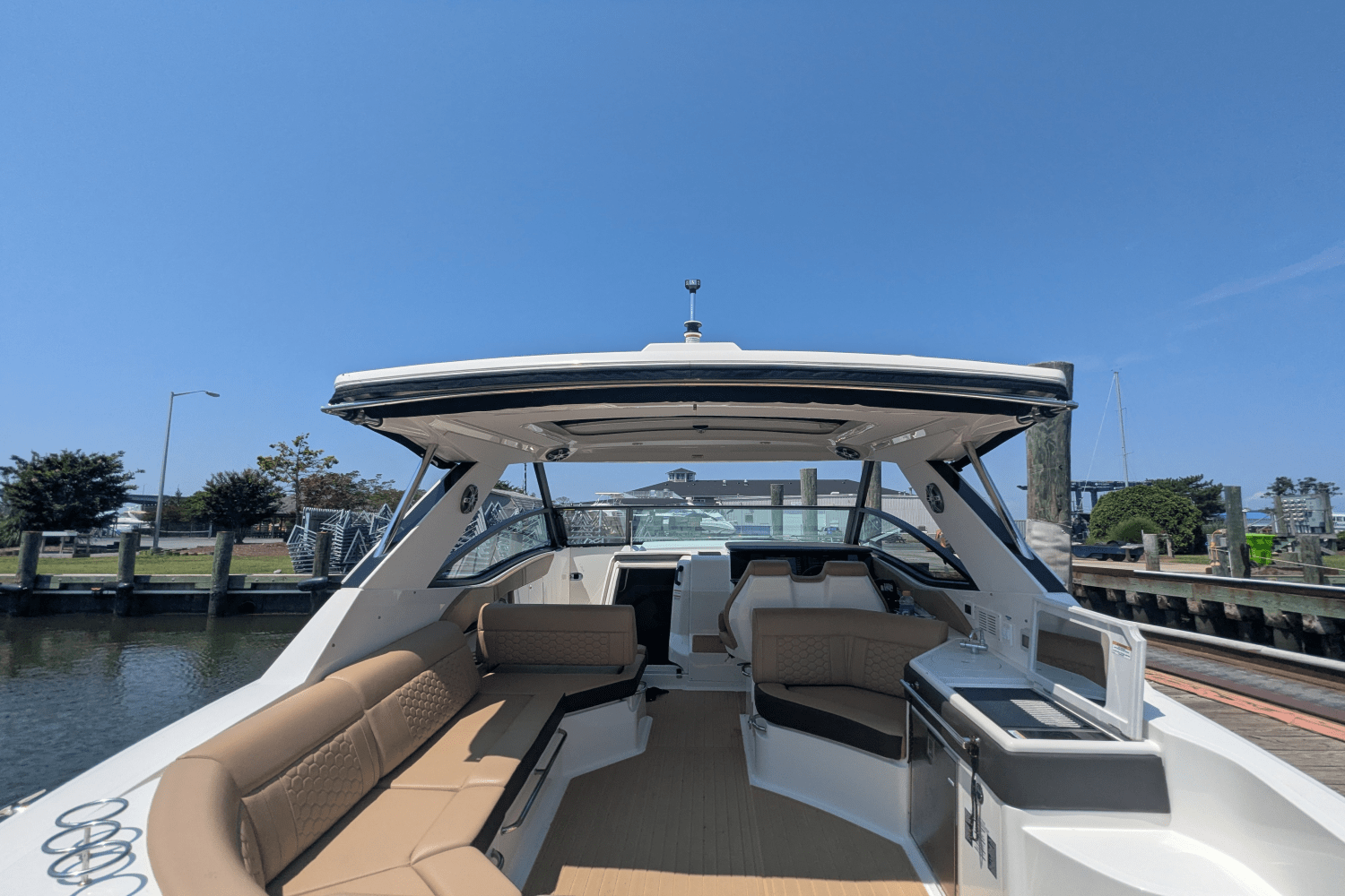 2023 Sea Ray 320 DA Image Thumbnail #23