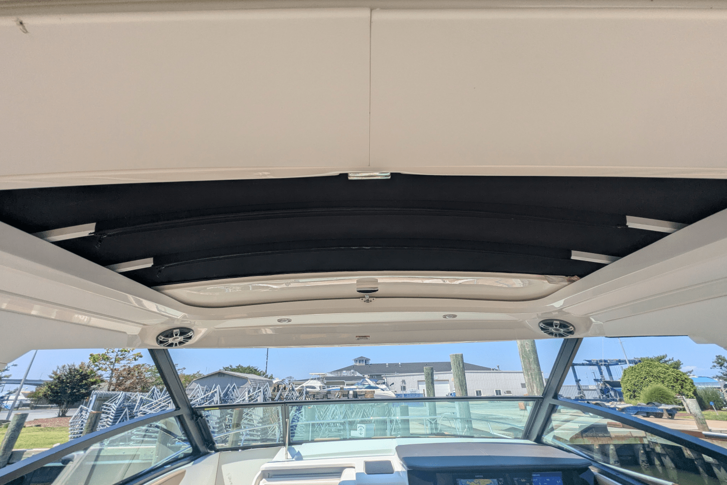 2023 Sea Ray 320 DA Image Thumbnail #20