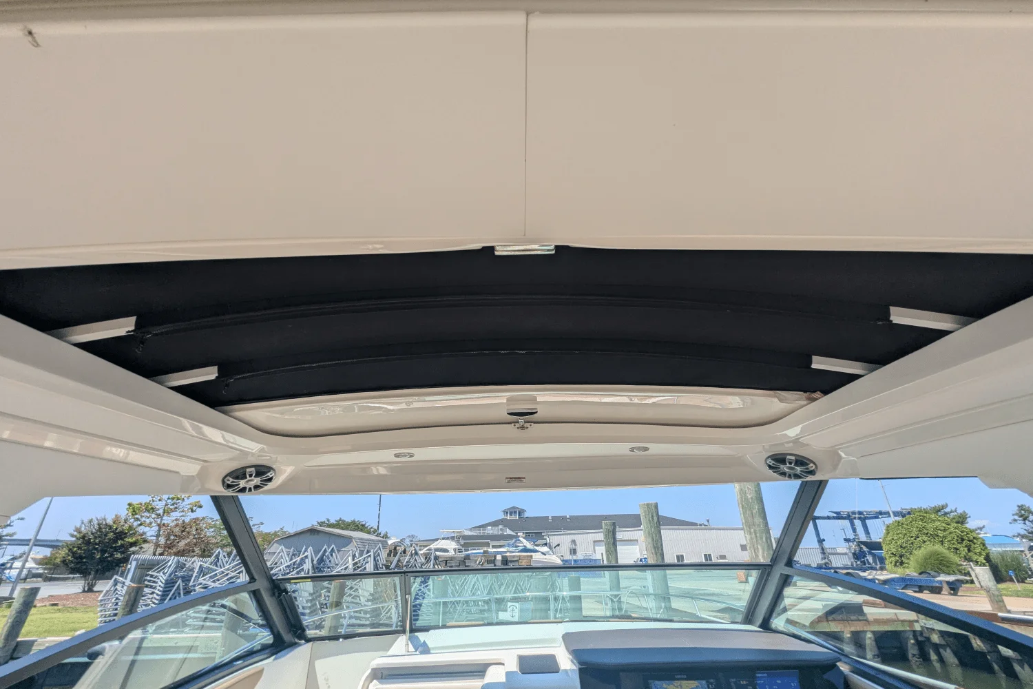 2023 Sea Ray 320 DA Image Thumbnail #20