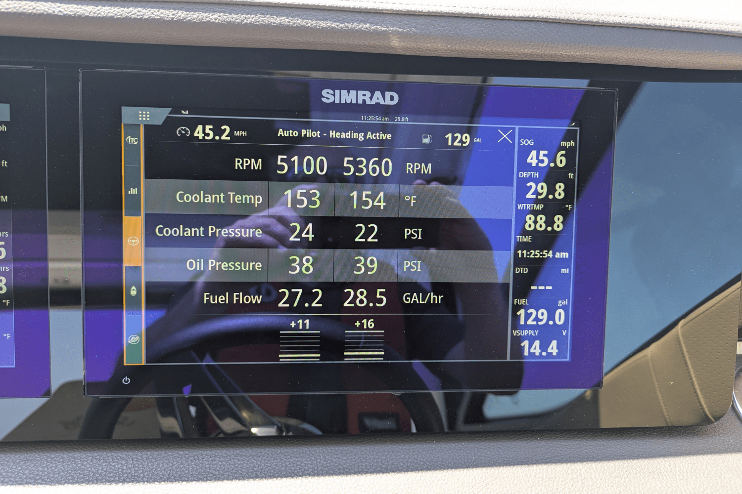 2023 Sea Ray 320 DA Image Thumbnail #9