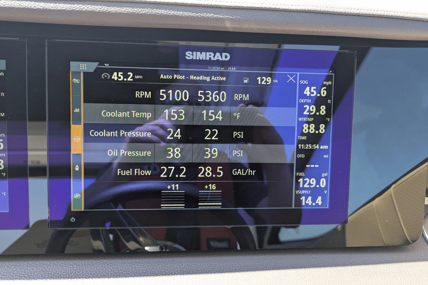 2023 Sea Ray 320 DA Image Thumbnail #9