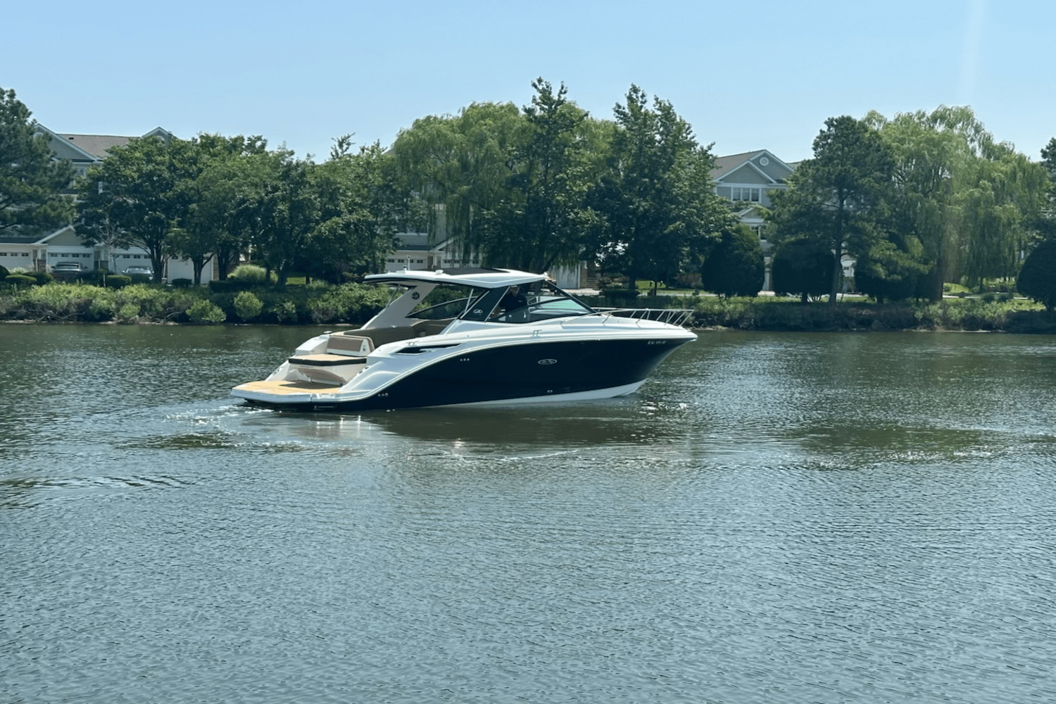 2023 Sea Ray 320 DA Image Thumbnail #2