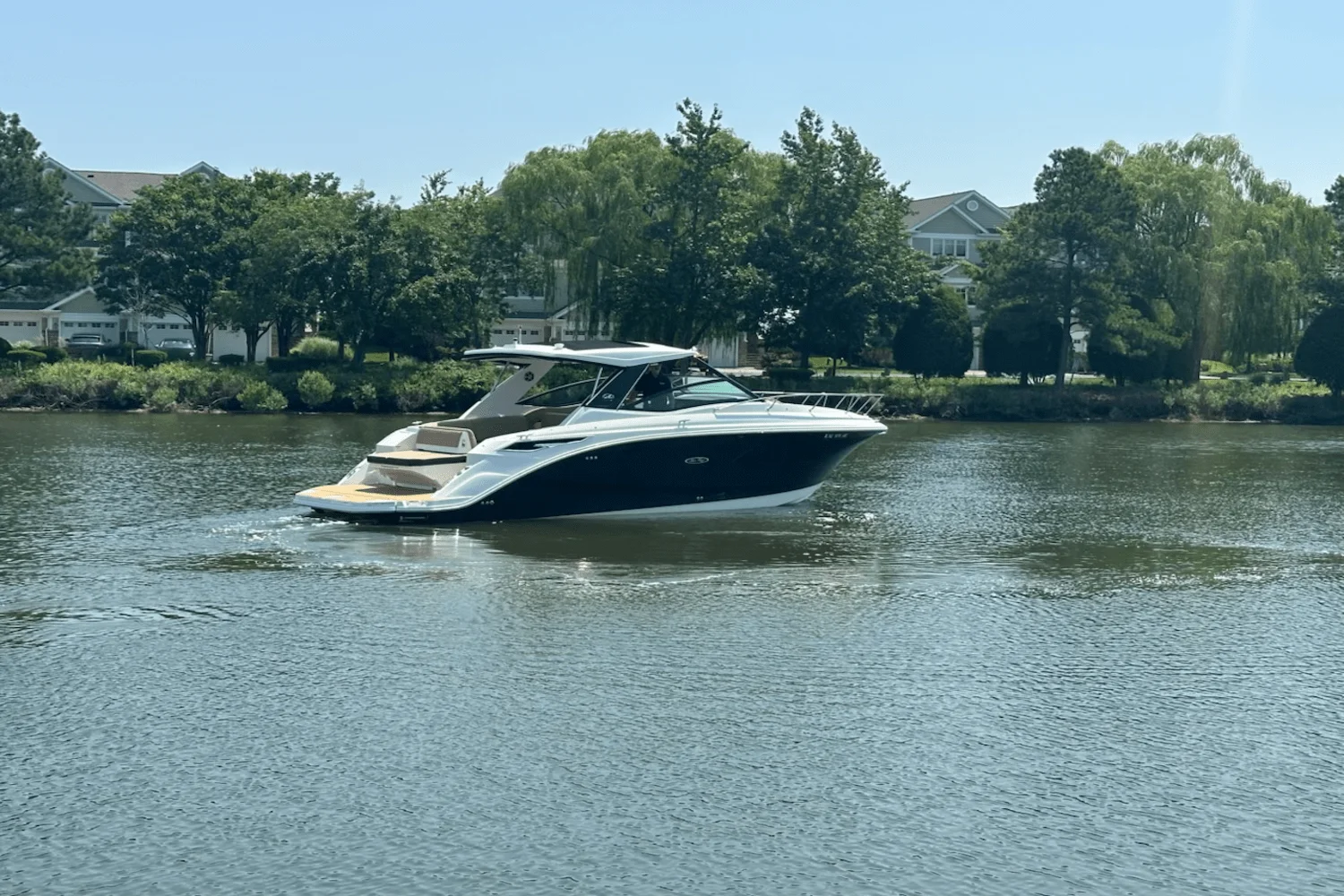 2023 Sea Ray 320 DA Image Thumbnail #2