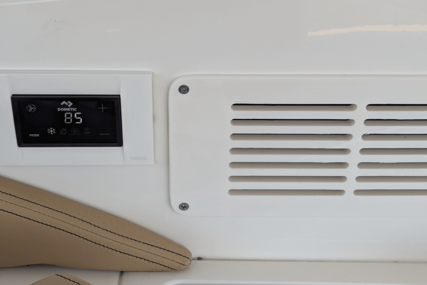 2023 Sea Ray 320 DA Image Thumbnail #45