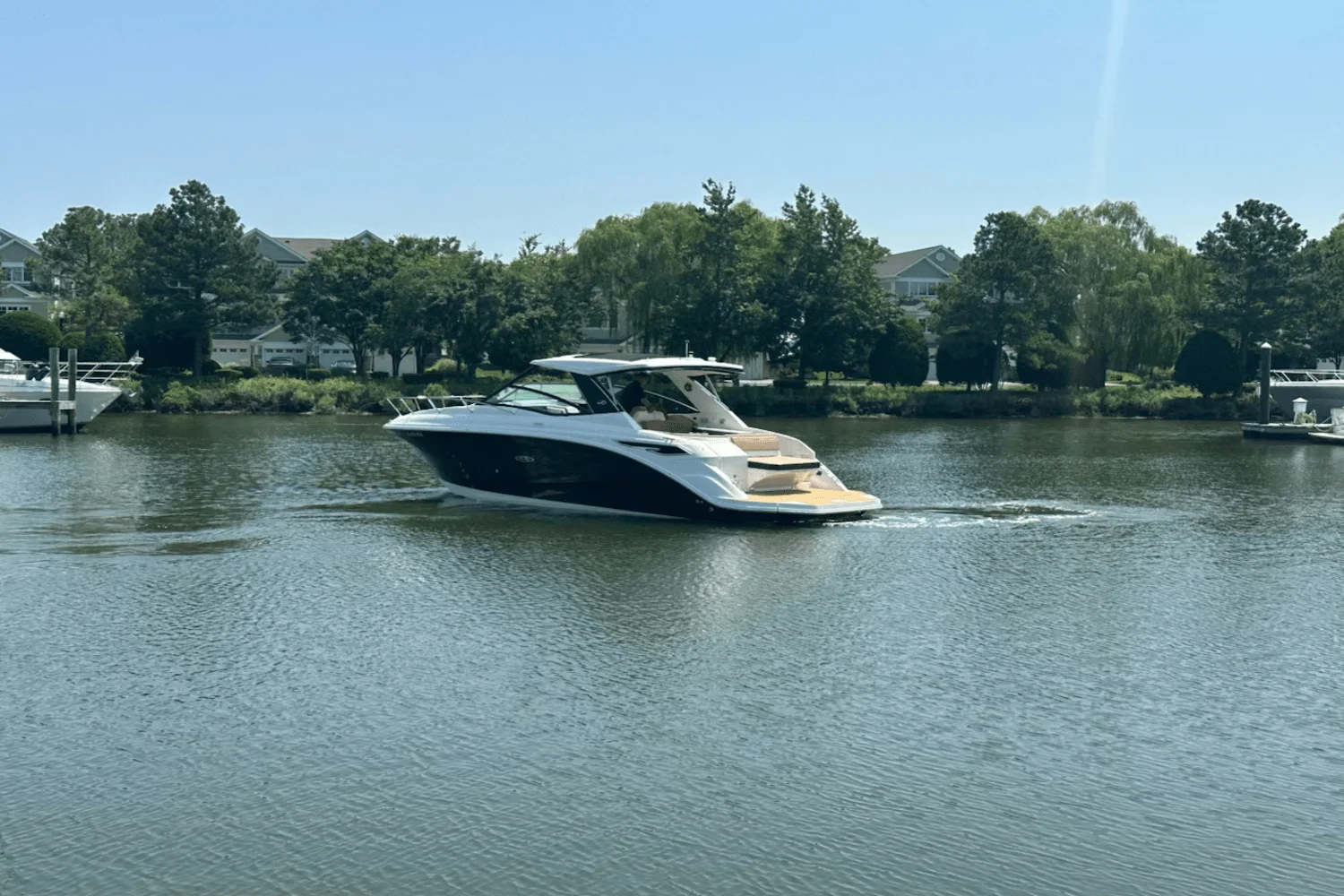 2023 Sea Ray 320 DA Image Thumbnail #4