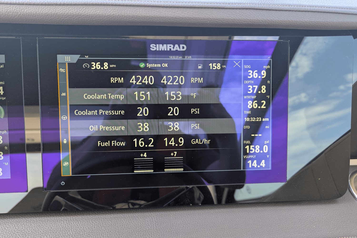 2023 Sea Ray 320 DA Image Thumbnail #8