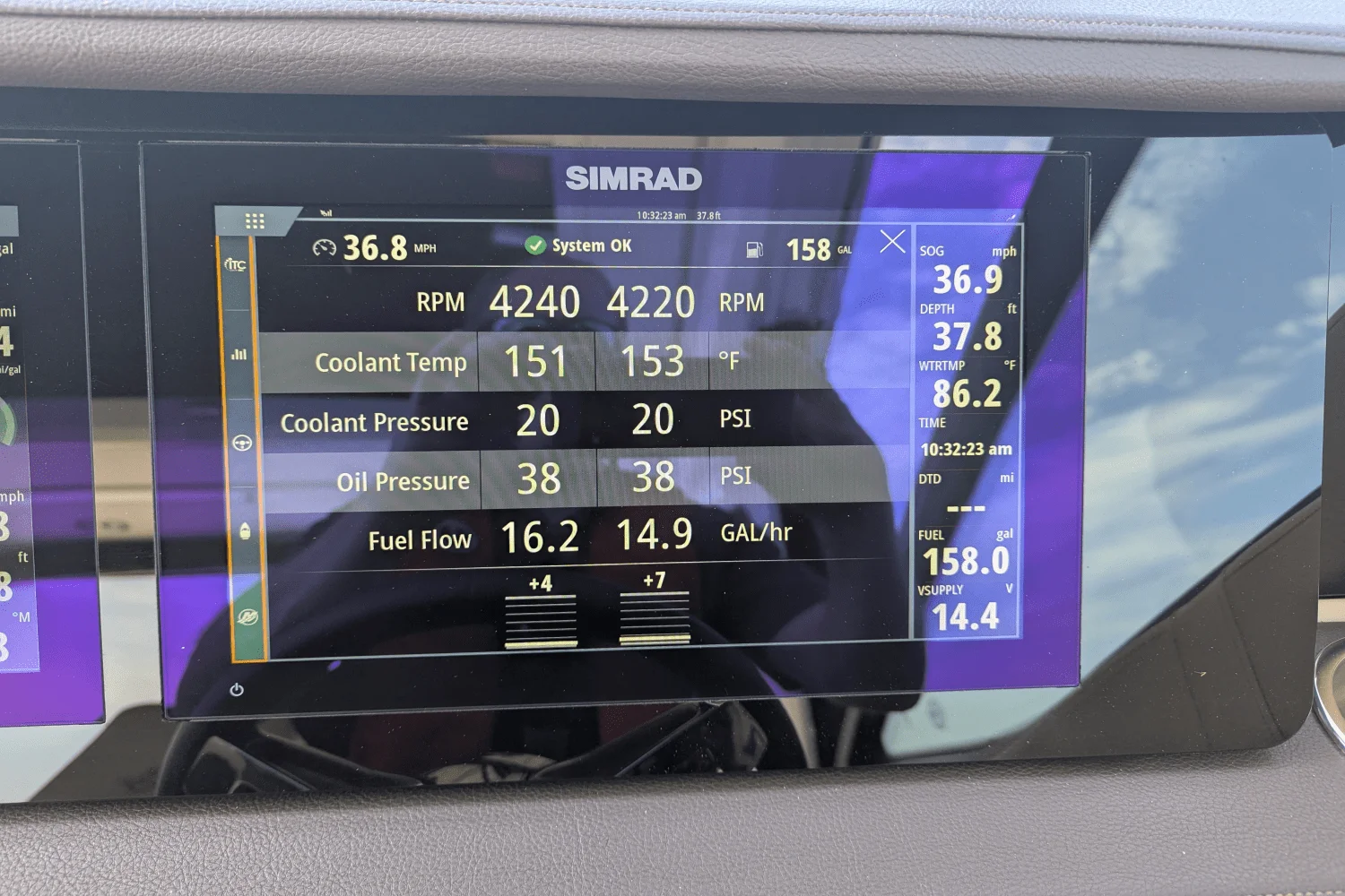 2023 Sea Ray 320 DA Image Thumbnail #8