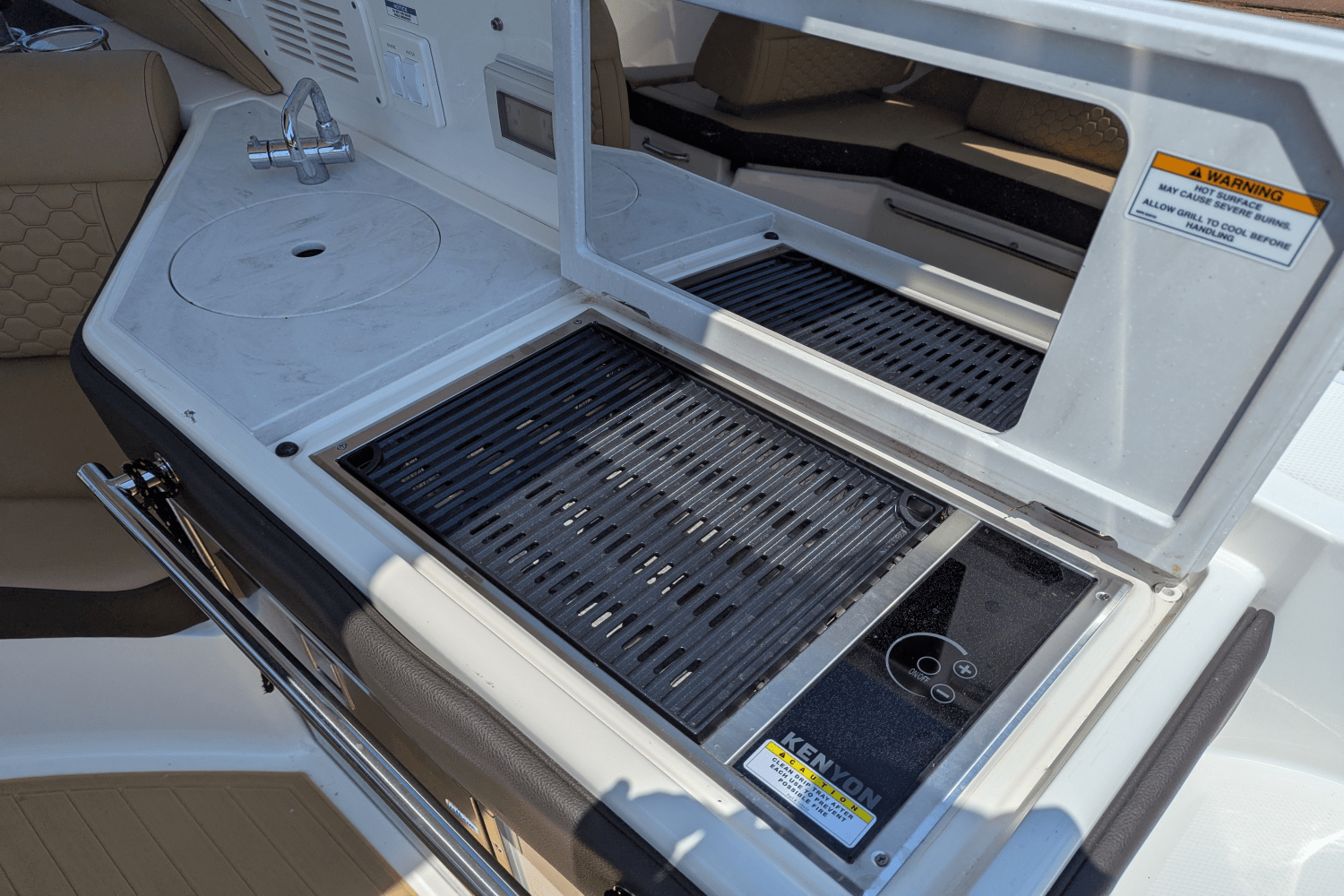 2023 Sea Ray 320 DA Image Thumbnail #16