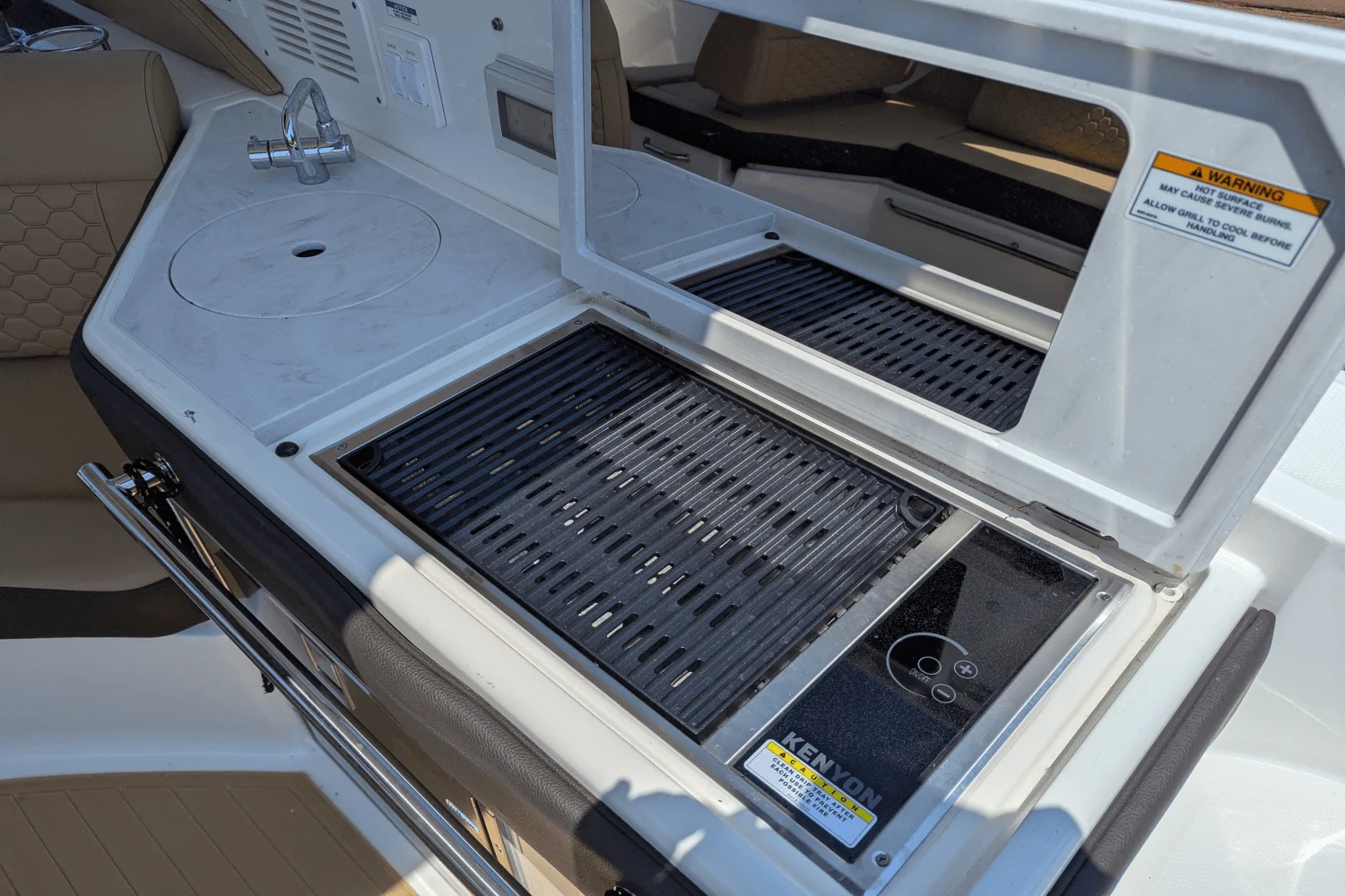 2023 Sea Ray 320 DA Image Thumbnail #16