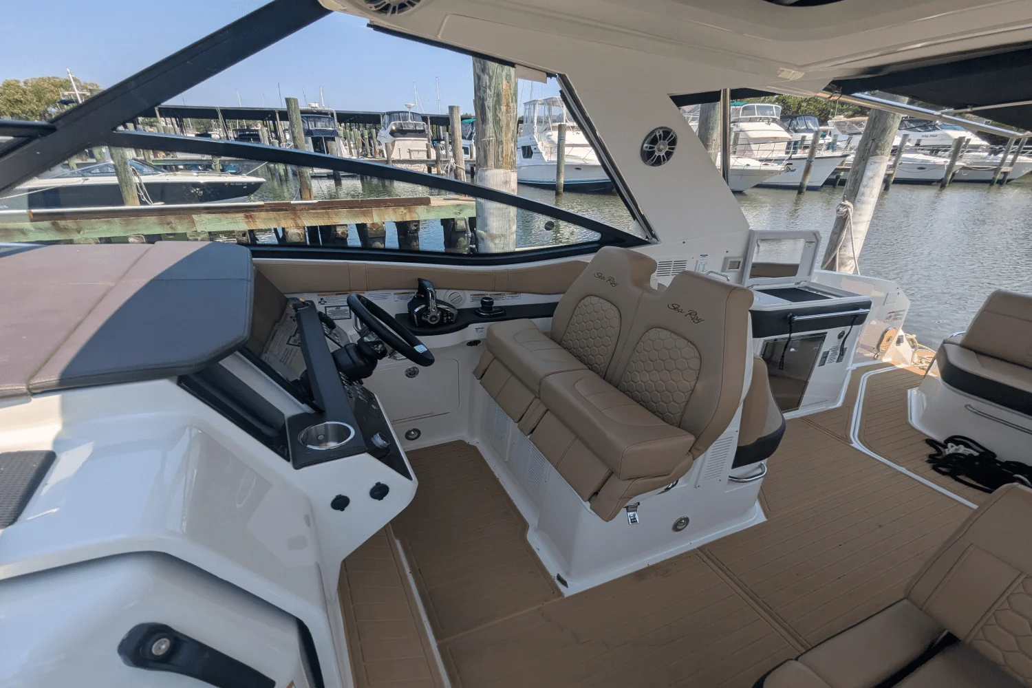 2023 Sea Ray 320 DA Image Thumbnail #27