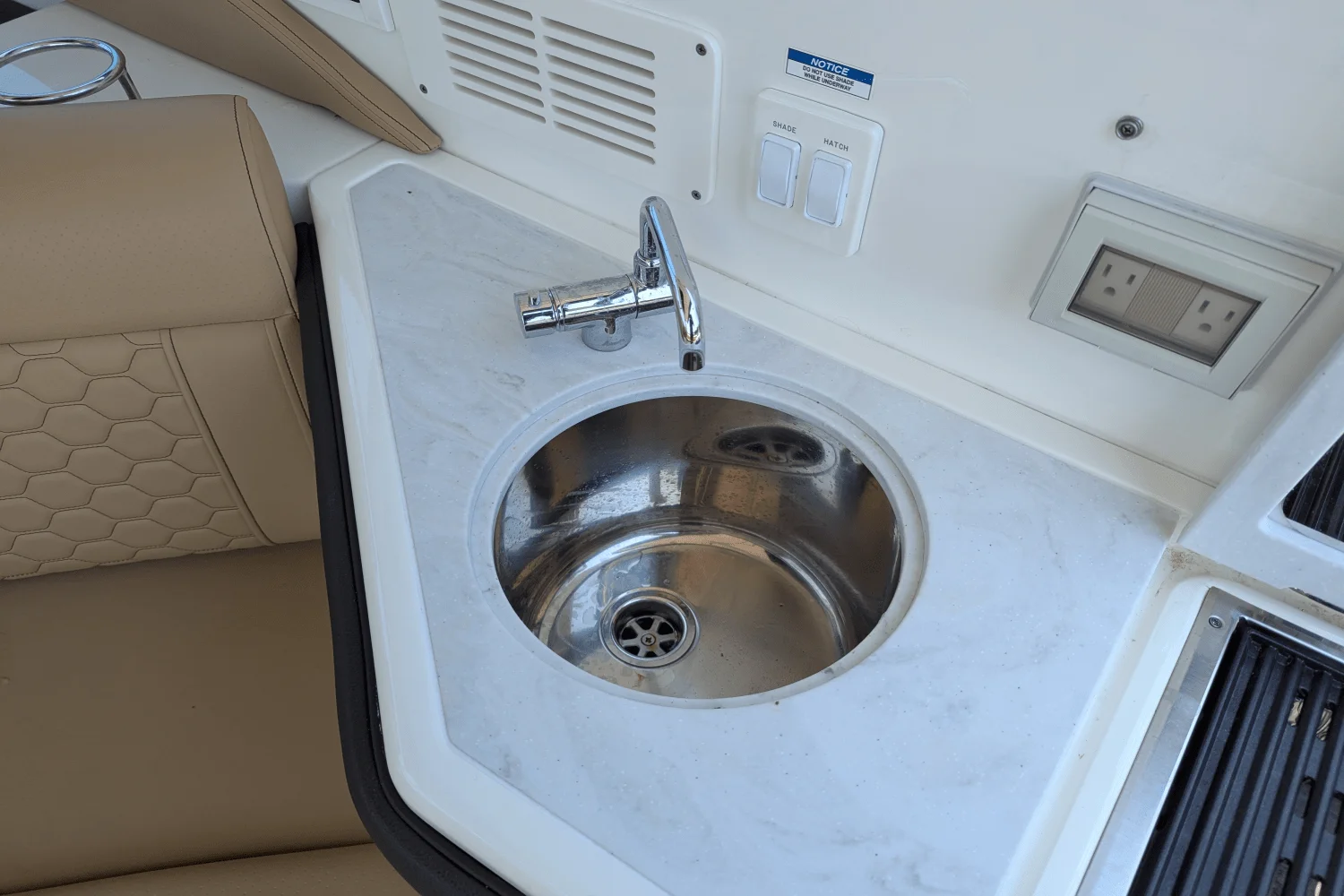 2023 Sea Ray 320 DA Image Thumbnail #18