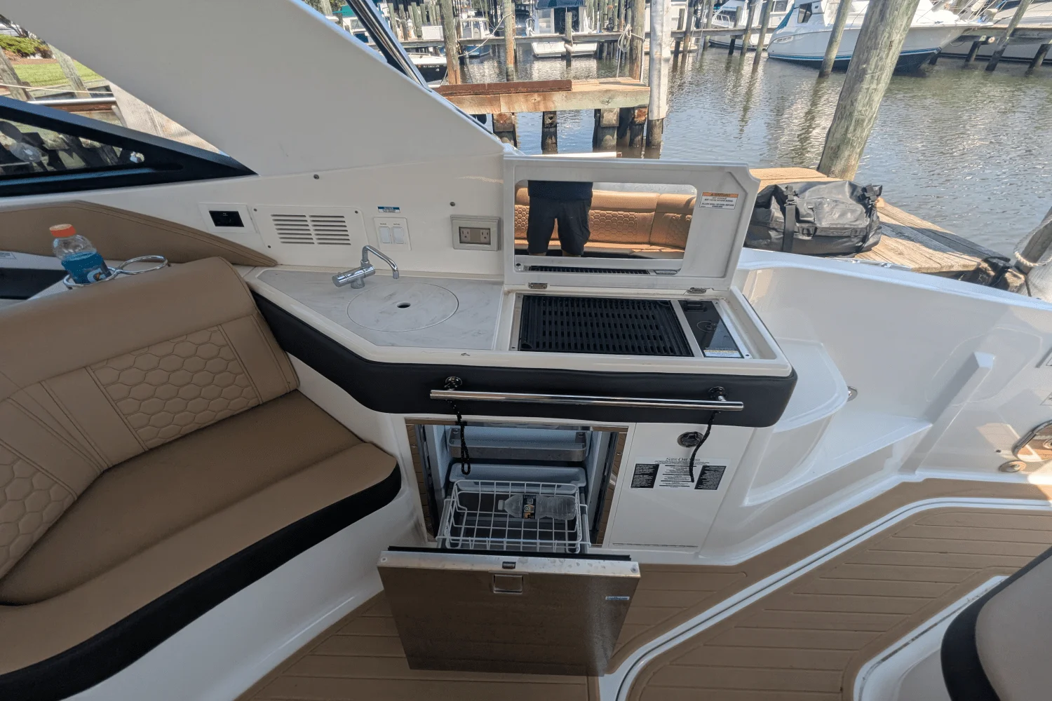 2023 Sea Ray 320 DA Image Thumbnail #25