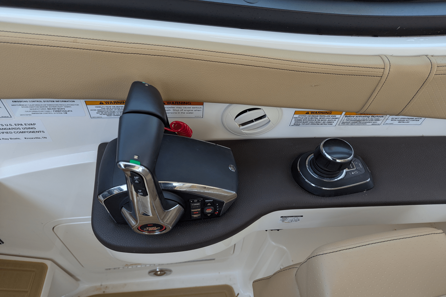 2023 Sea Ray 320 DA Image Thumbnail #13