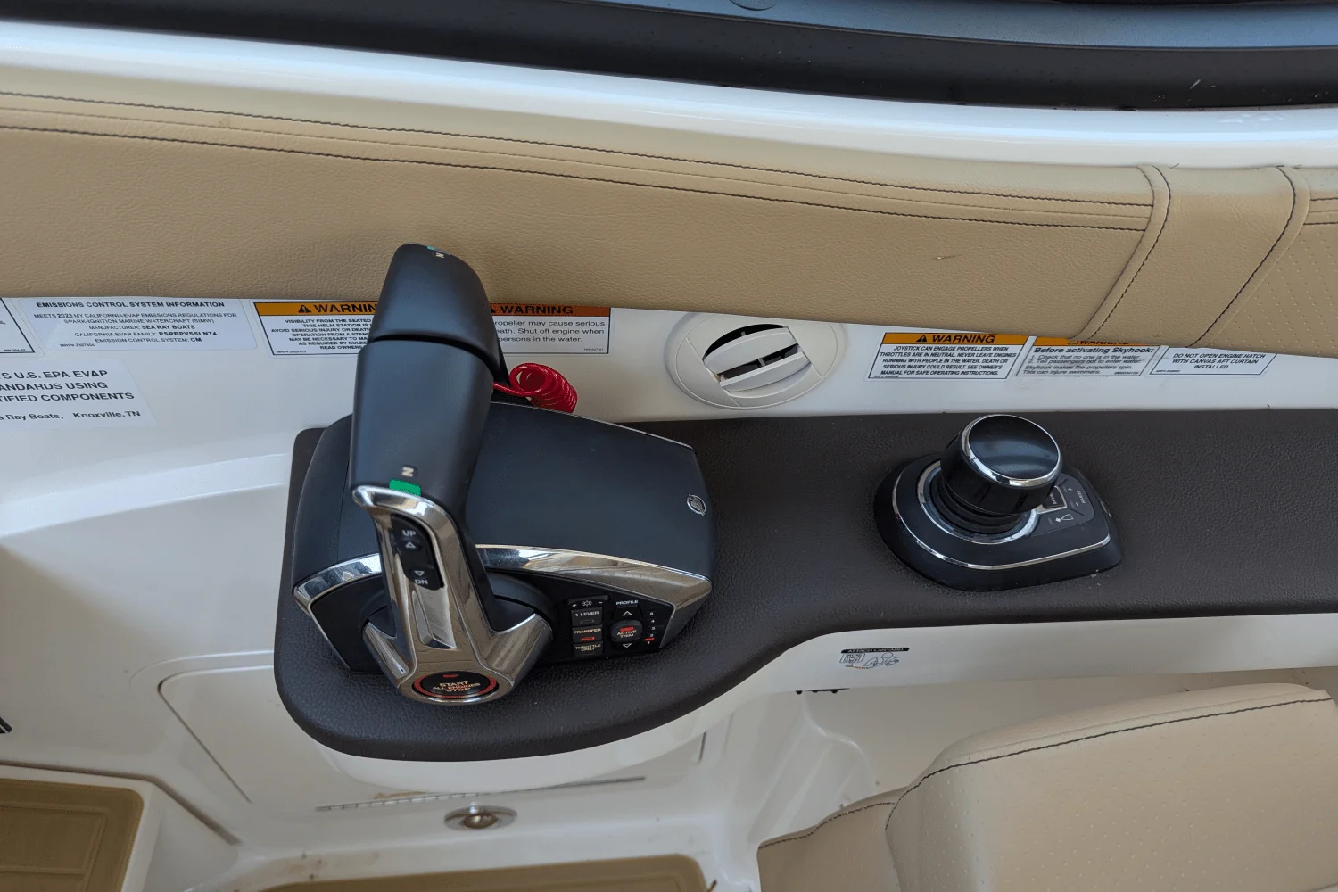 2023 Sea Ray 320 DA Image Thumbnail #13