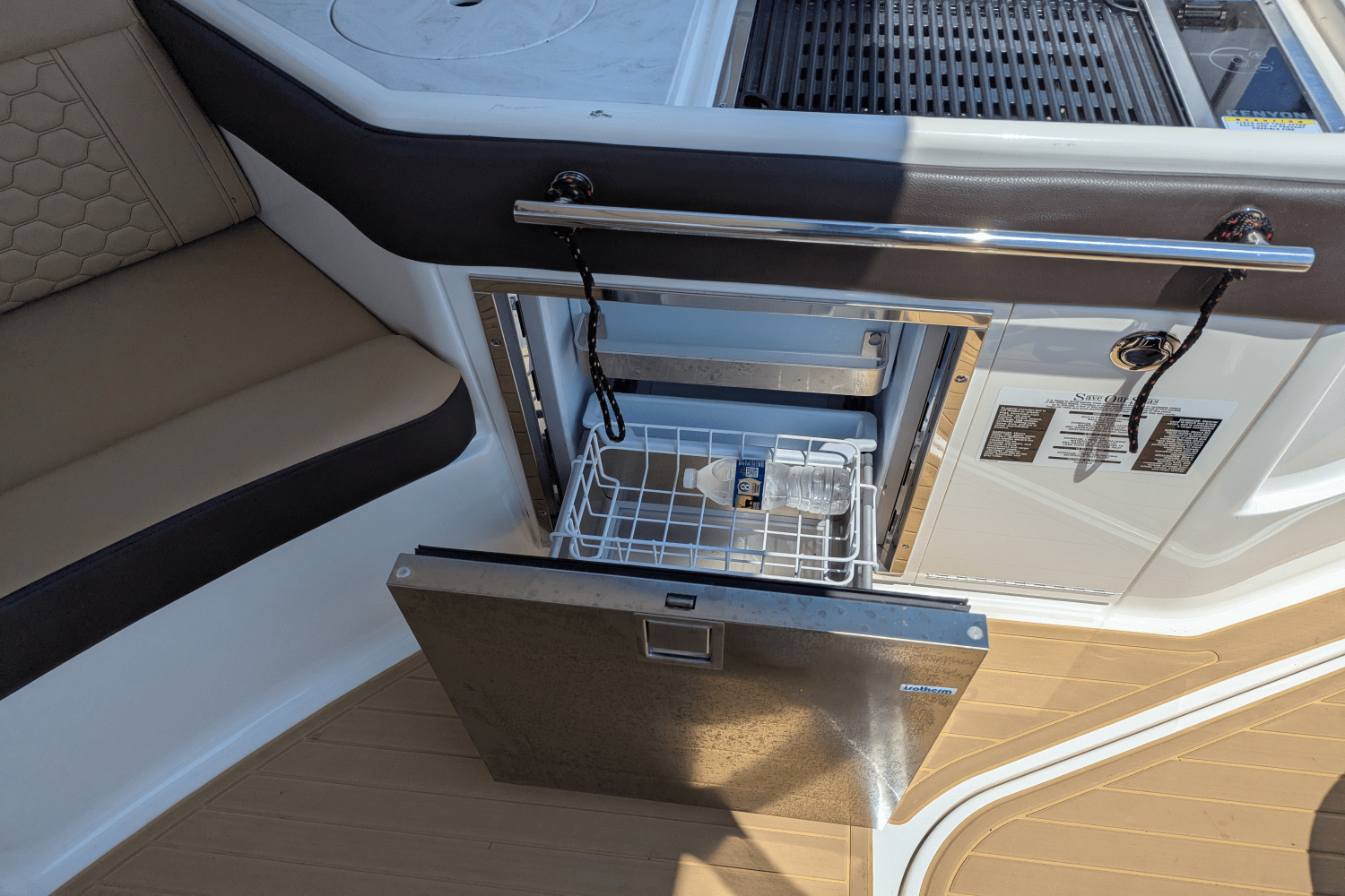 2023 Sea Ray 320 DA Image Thumbnail #17