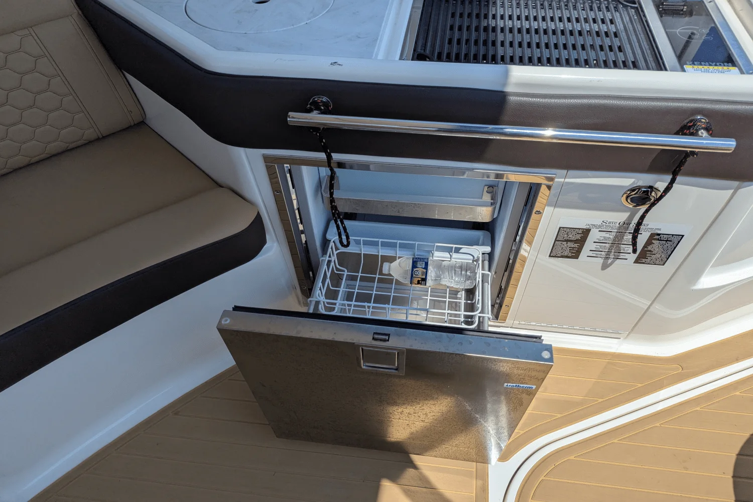 2023 Sea Ray 320 DA Image Thumbnail #17