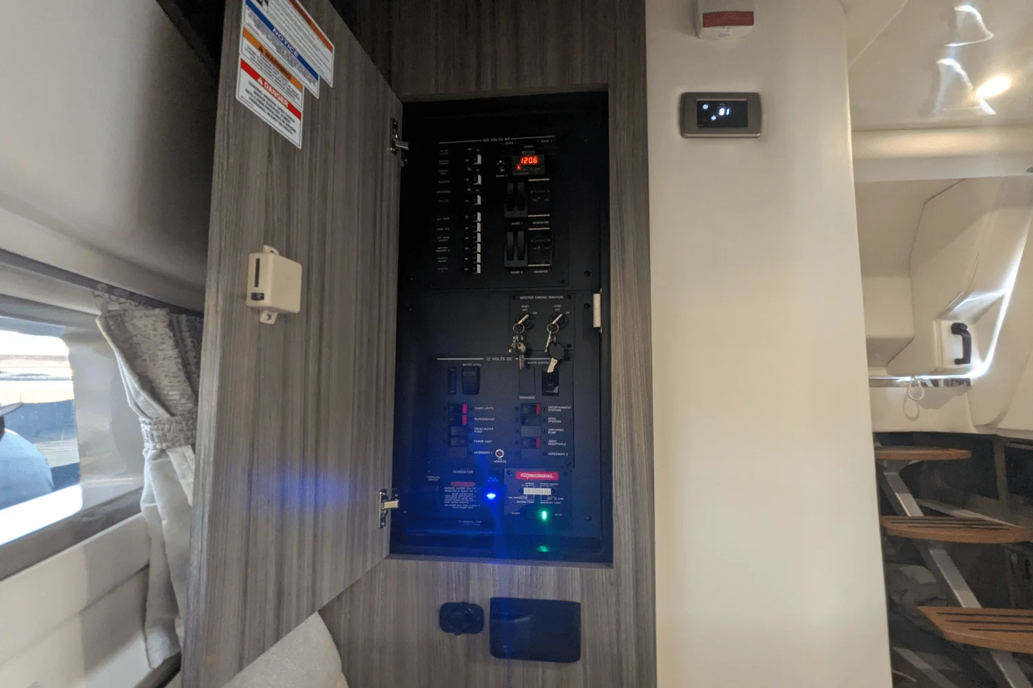 2023 Sea Ray 320 DA Image Thumbnail #48