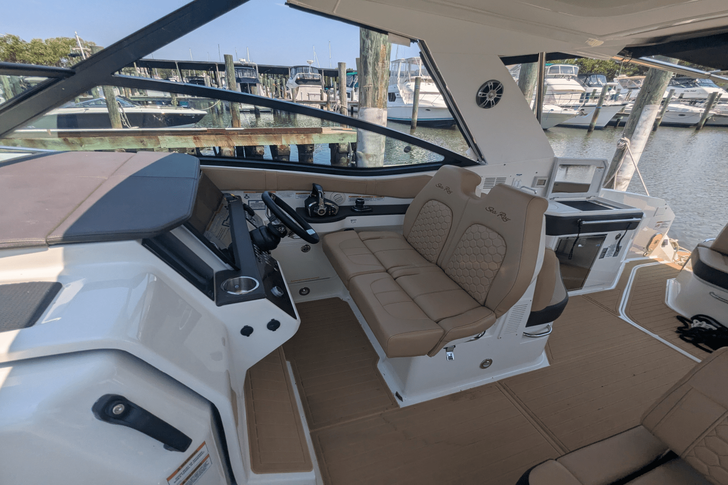 2023 Sea Ray 320 DA Image Thumbnail #28