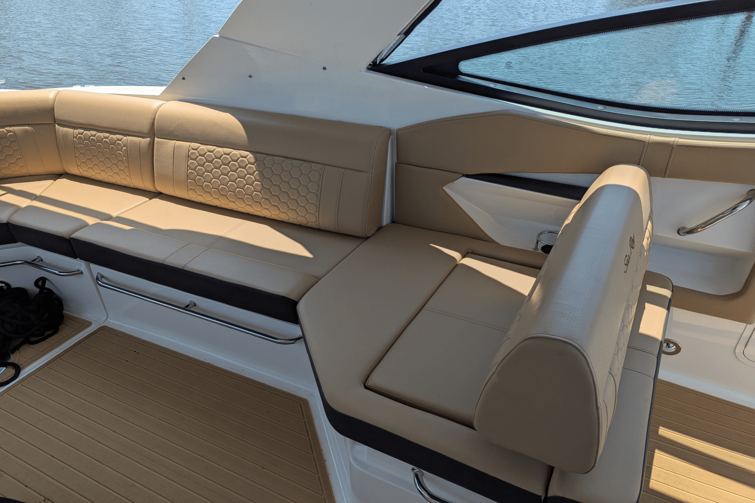 2023 Sea Ray 320 DA Image Thumbnail #30