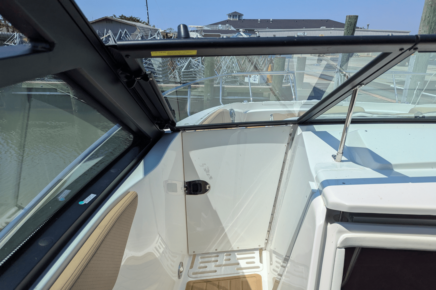 2023 Sea Ray 320 DA Image Thumbnail #31