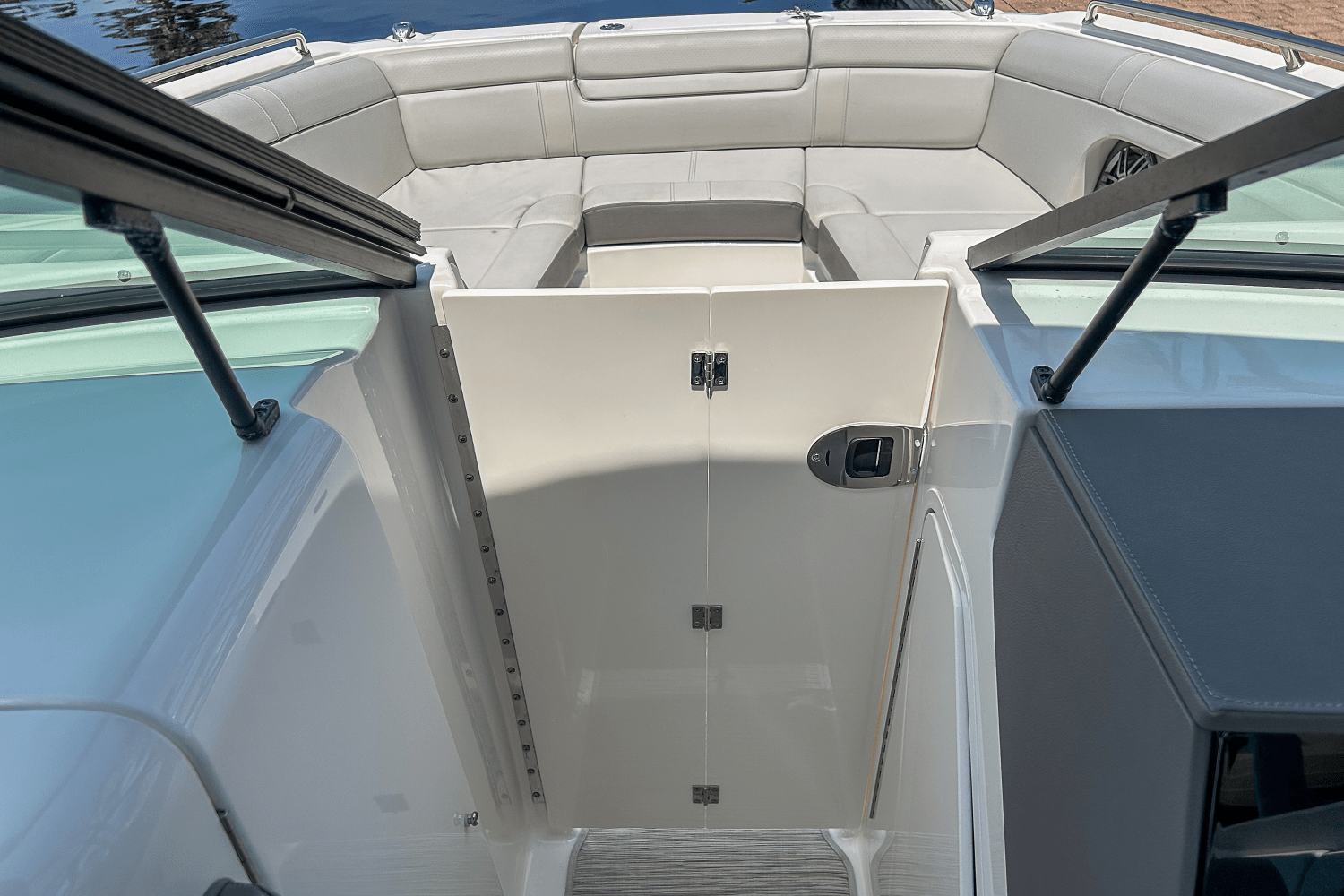 2023 Sea Ray 270 SDX OUTBOARD Image Thumbnail #31