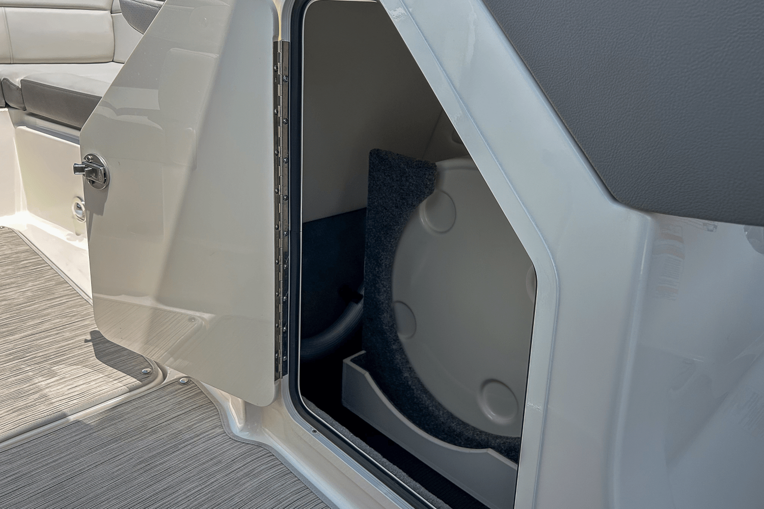 2023 Sea Ray 270 SDX OUTBOARD Image Thumbnail #35
