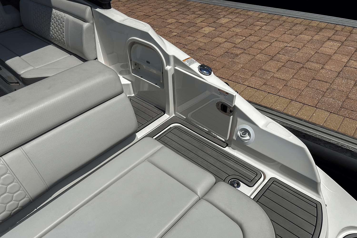 2023 Sea Ray 270 SDX OUTBOARD Image Thumbnail #17