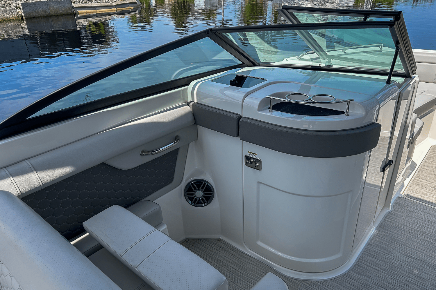 2023 Sea Ray 270 SDX OUTBOARD Image Thumbnail #28