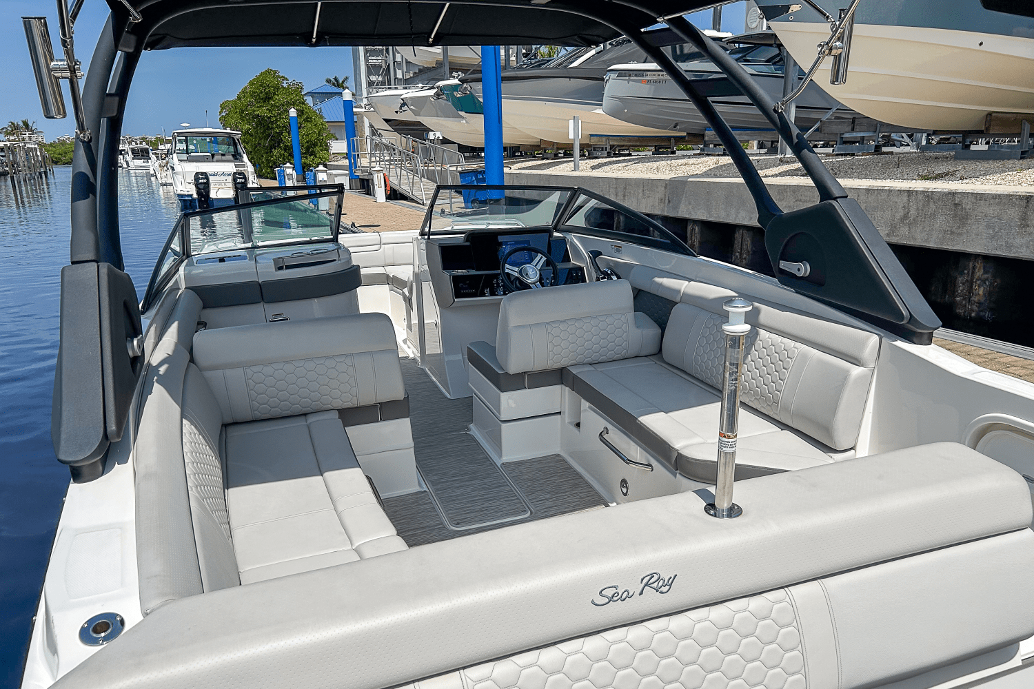 2023 Sea Ray 270 SDX OUTBOARD Image Thumbnail #16