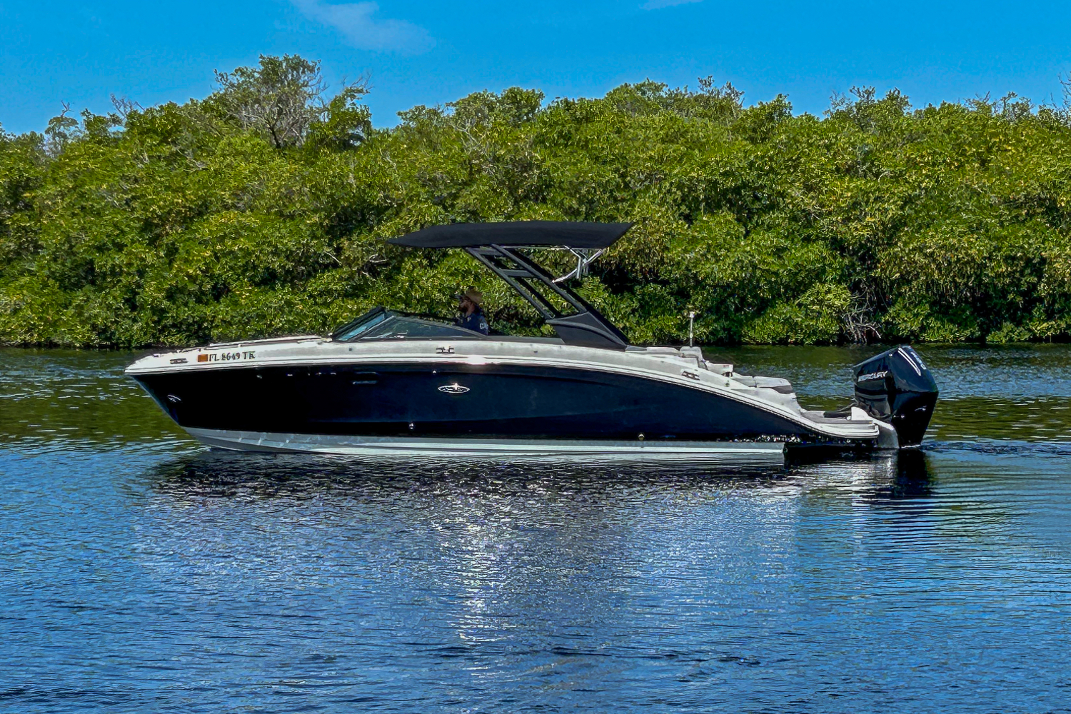 2023 Sea Ray 270 SDX OUTBOARD Image Thumbnail #7