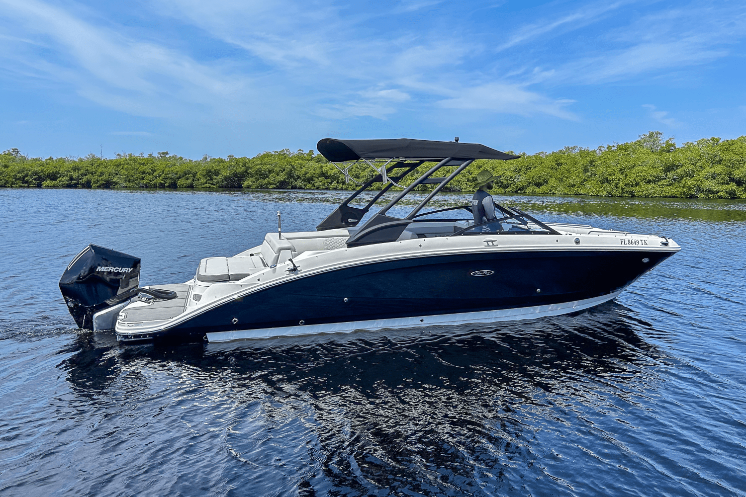 2023 Sea Ray 270 SDX OUTBOARD Image Thumbnail #1