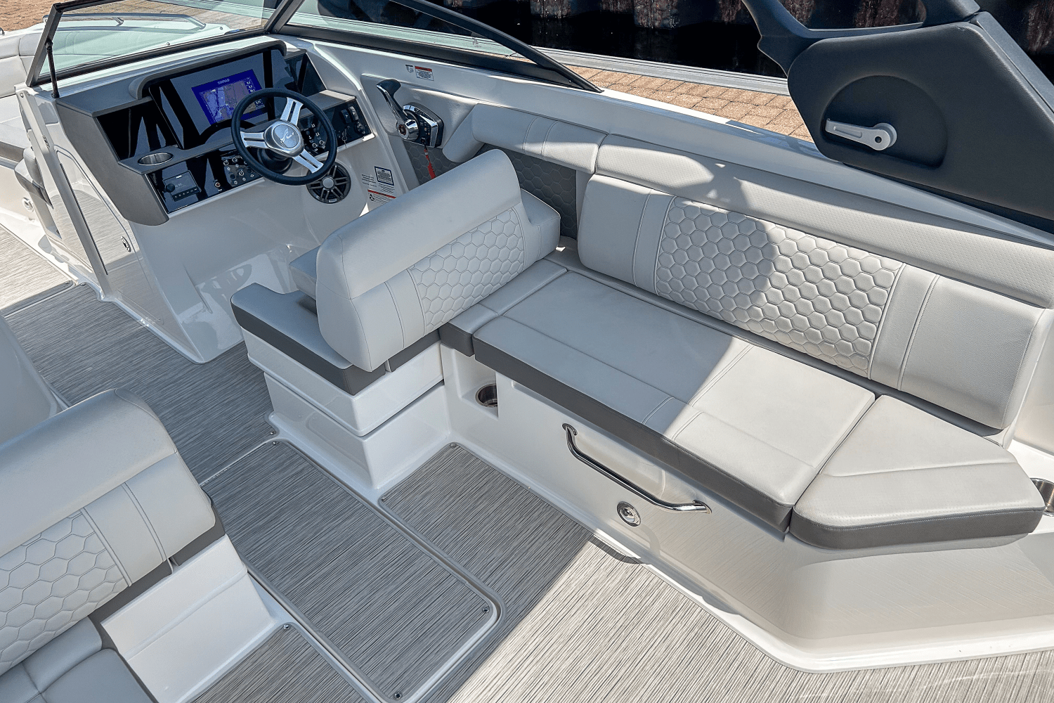 2023 Sea Ray 270 SDX OUTBOARD Image Thumbnail #19